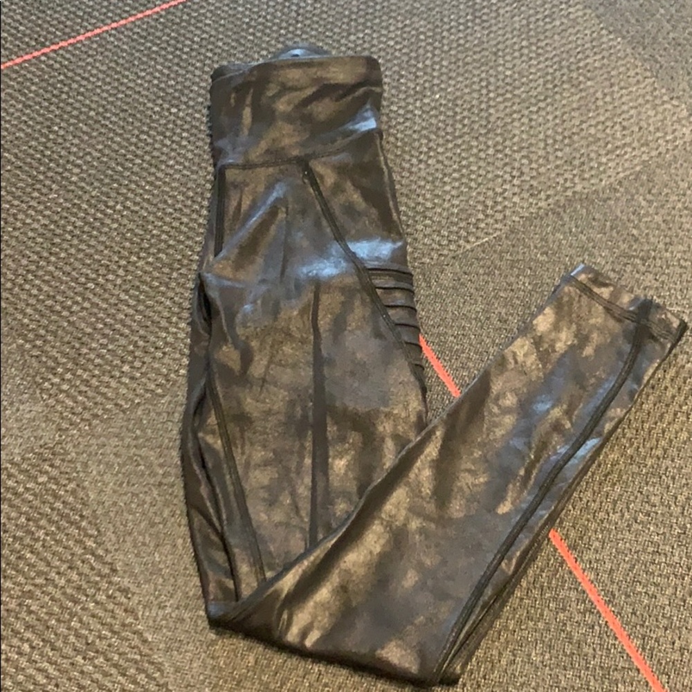 HPE Shiny Black Leggings